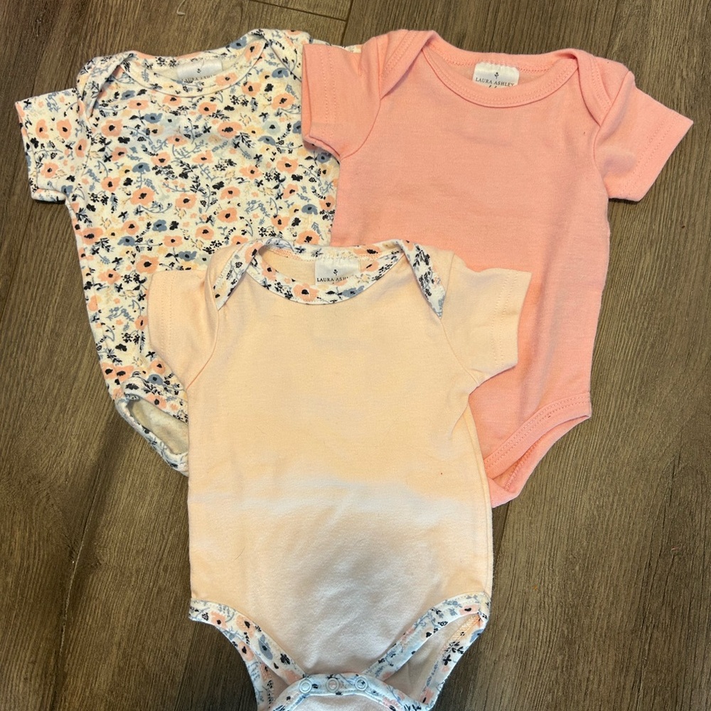 Laura Ashley 0/3m pink Floral and Solid short sleeve Onesies 3pc matching Set